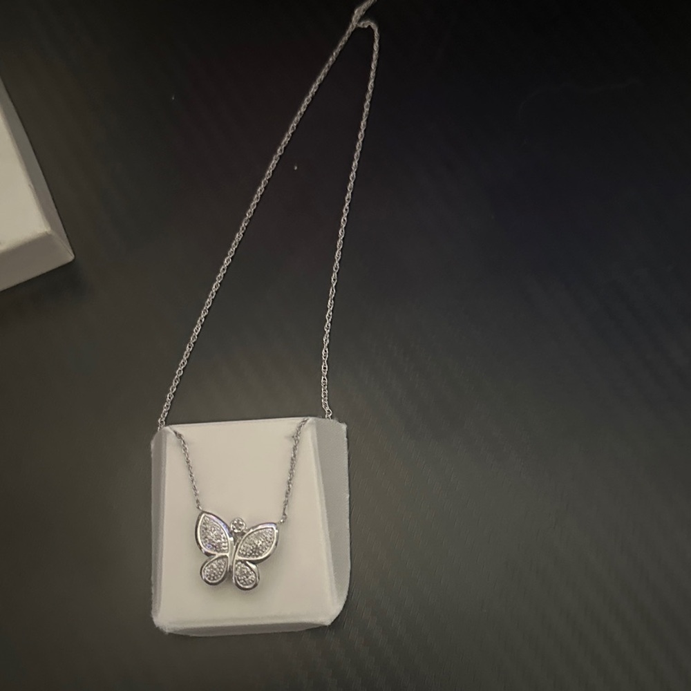 Elegant Silver Butterfly Pendant Necklace - Picture 3 of 3